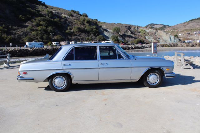 1971 Silver Mercedes-Benz 200-Series Sedan