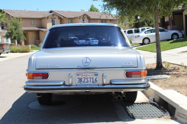 1971 Silver Mercedes-Benz 200-Series Sedan