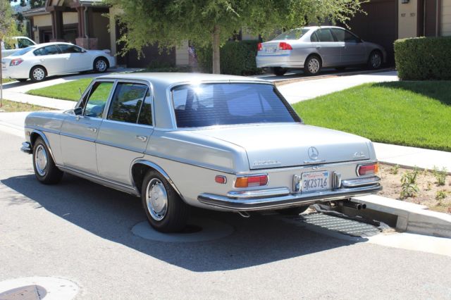 1971 Silver Mercedes-Benz 200-Series Sedan