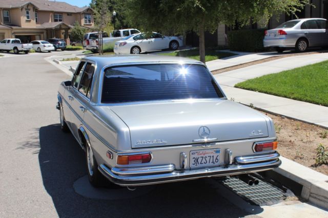 1971 Silver Mercedes-Benz 200-Series Sedan