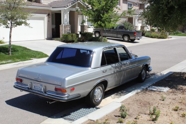 1971 Silver Mercedes-Benz 200-Series Sedan