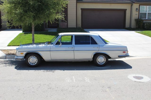 1971 Silver Mercedes-Benz 200-Series Sedan