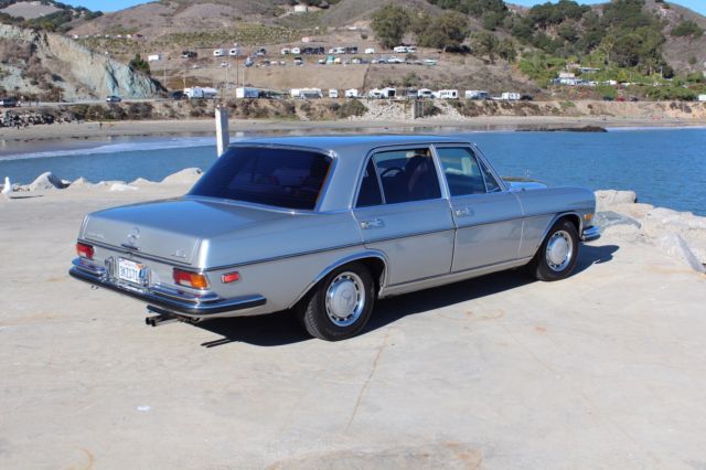 1971 Silver Mercedes-Benz 200-Series Sedan