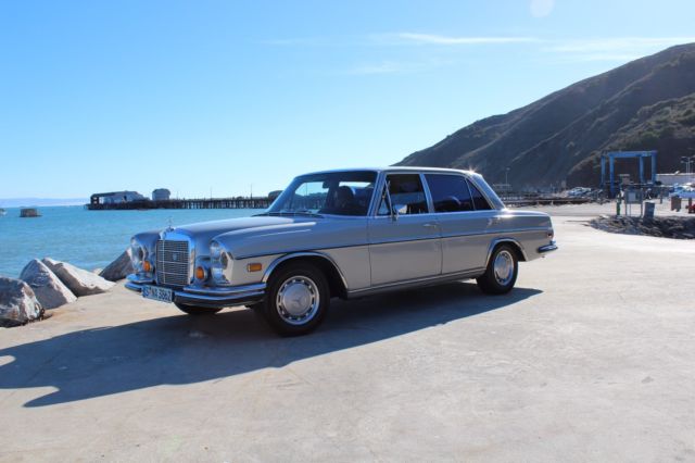 1971 Silver Mercedes-Benz 200-Series Sedan