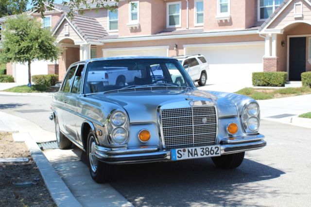 1971 Silver Mercedes-Benz 200-Series Sedan