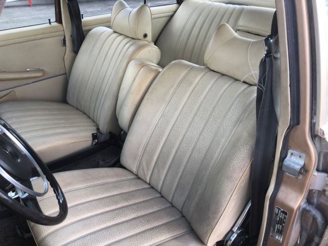 1971 Gold Mercedes-Benz 200-Series Sedan