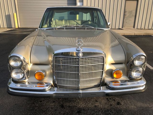 1971 Gold Mercedes-Benz 200-Series Sedan