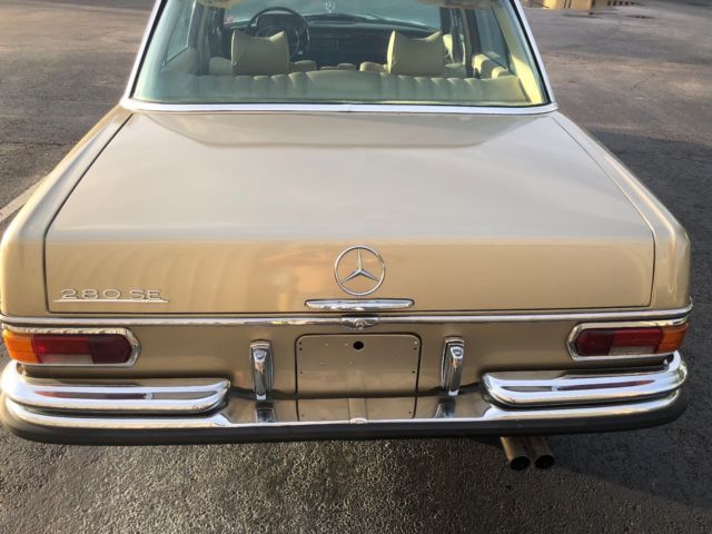 1971 Gold Mercedes-Benz 200-Series Sedan
