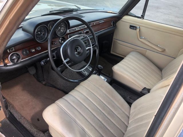 1971 Gold Mercedes-Benz 200-Series Sedan