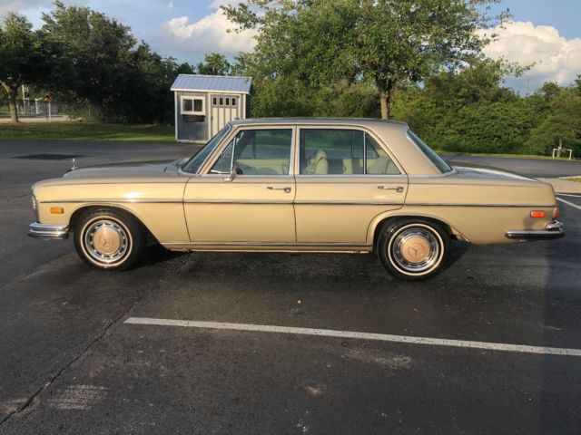 1971 Gold Mercedes-Benz 200-Series Sedan