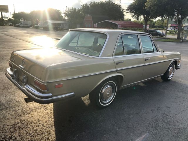 1971 Gold Mercedes-Benz 200-Series Sedan