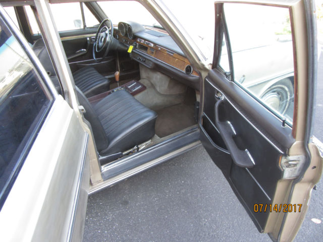 1971 Beige Mercedes-Benz 300-Series Sedan