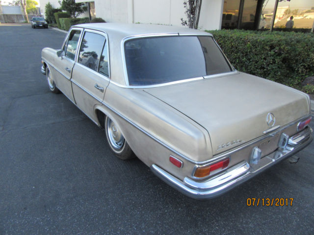 1971 Beige Mercedes-Benz 300-Series Sedan