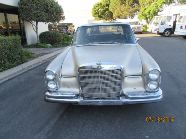 1971 Beige Mercedes-Benz 300-Series Sedan