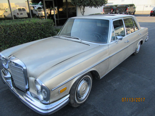 1971 Beige Mercedes-Benz 300-Series Sedan