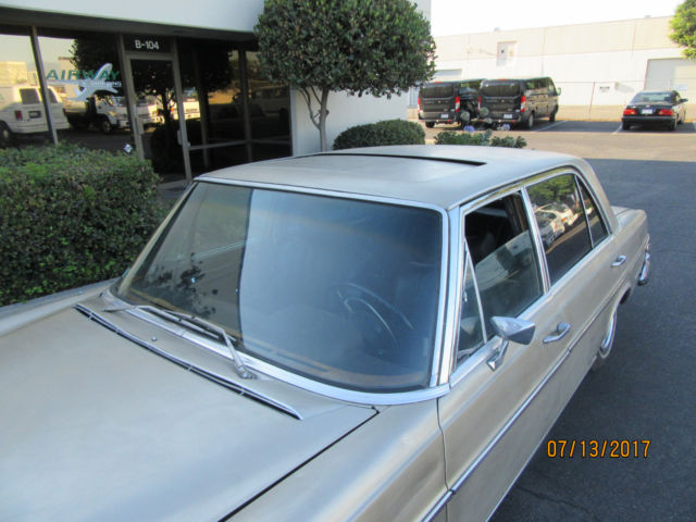 1971 Beige Mercedes-Benz 300-Series Sedan