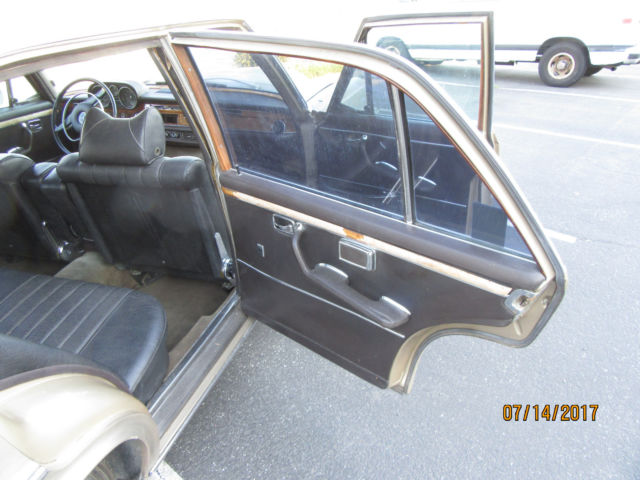 1971 Beige Mercedes-Benz 300-Series Sedan