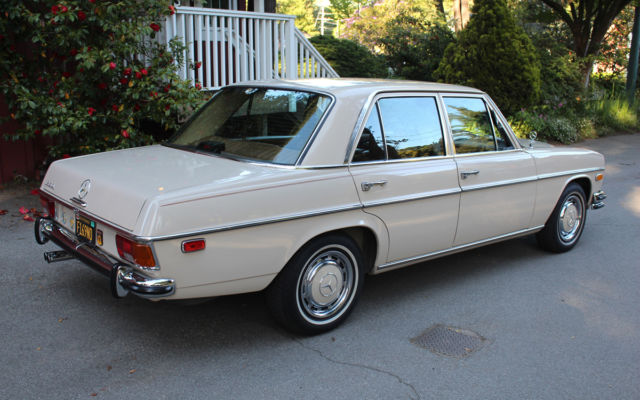 1971 Beige Gray Mercedes-Benz 200-Series Sedan