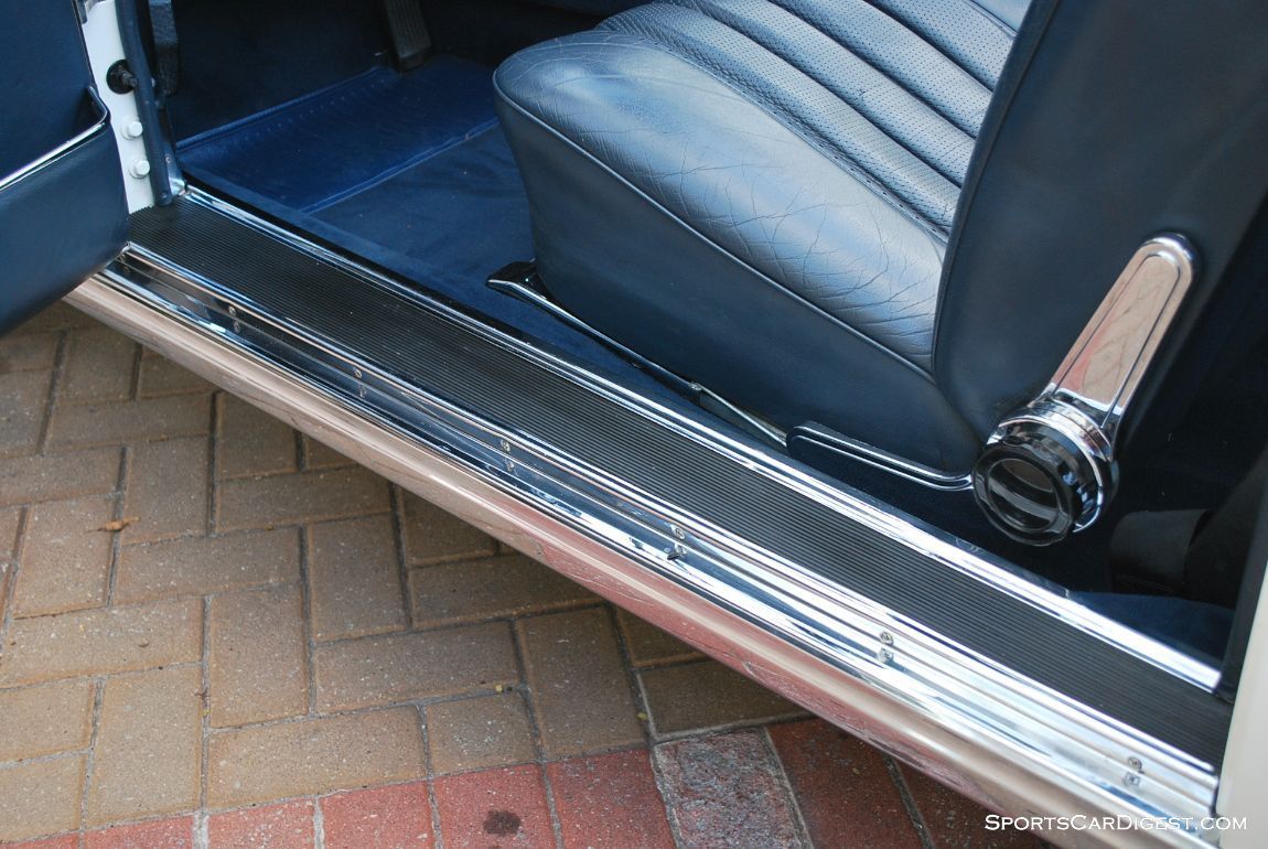 1971 White Mercedes-Benz 200-Series Convertible