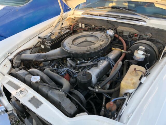 1971 White Mercedes-Benz 200-Series Convertible