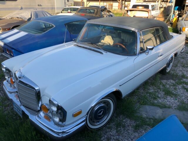 1971 White Mercedes-Benz 200-Series Convertible