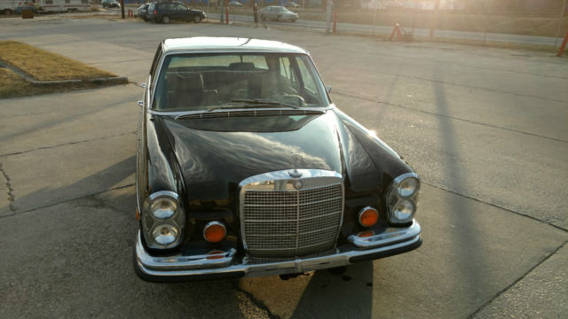 1971 Brown Mercedes-Benz 200-Series U/K
