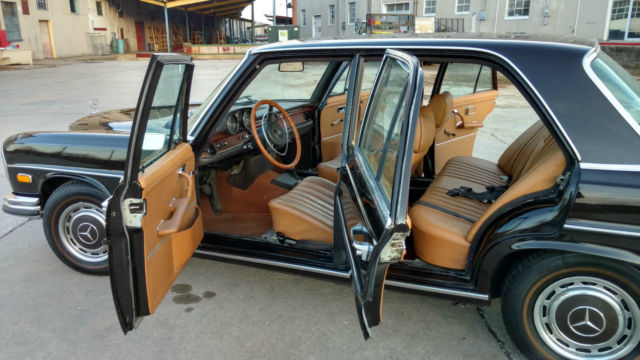 1971 Brown Mercedes-Benz 200-Series U/K