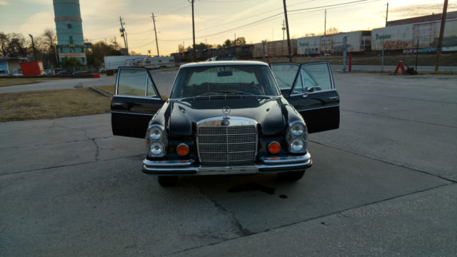1971 Brown Mercedes-Benz 200-Series U/K
