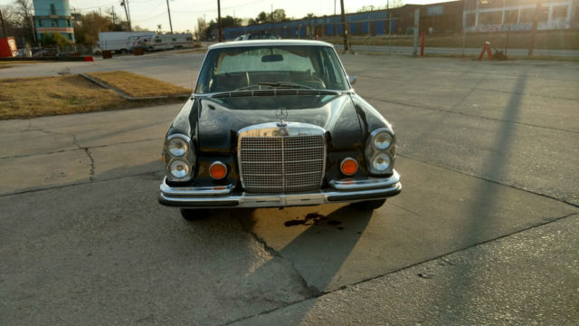 1971 Brown Mercedes-Benz 200-Series U/K