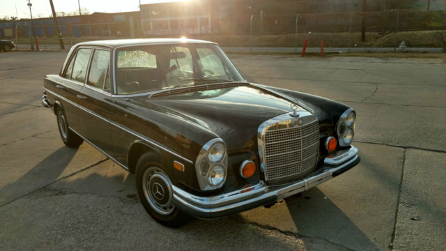 1971 Brown Mercedes-Benz 200-Series U/K