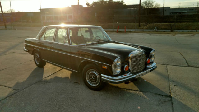 1971 Brown Mercedes-Benz 200-Series U/K