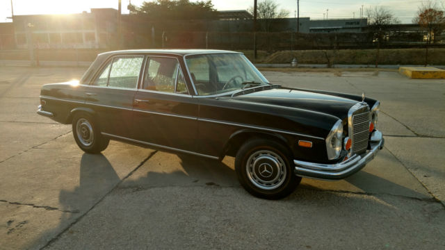 1971 Brown Mercedes-Benz 200-Series U/K