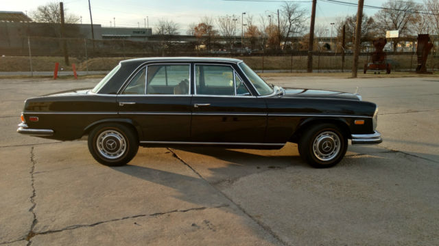 1971 Brown Mercedes-Benz 200-Series U/K