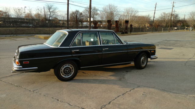 1971 Brown Mercedes-Benz 200-Series U/K