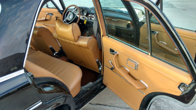 1971 Brown Mercedes-Benz 200-Series U/K