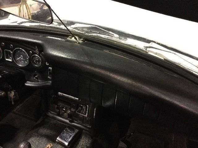 1971 White MG MGB --