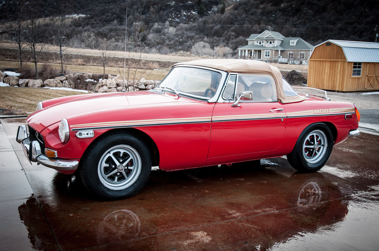 1971 Red MG MGB Convertible