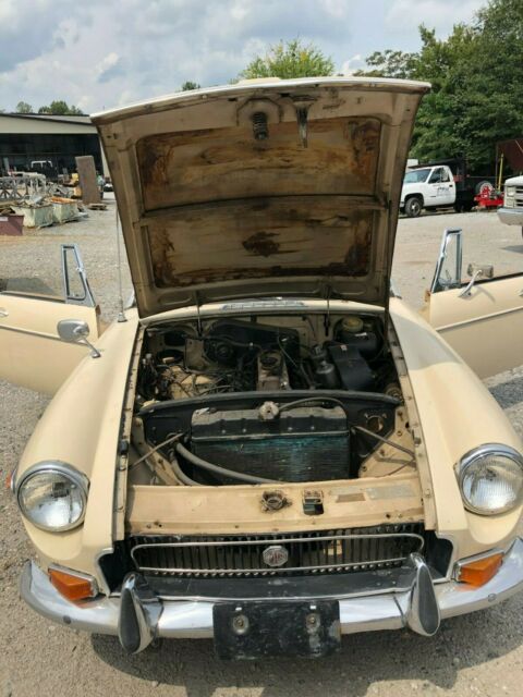 1971 Off White MG MGB Convertible