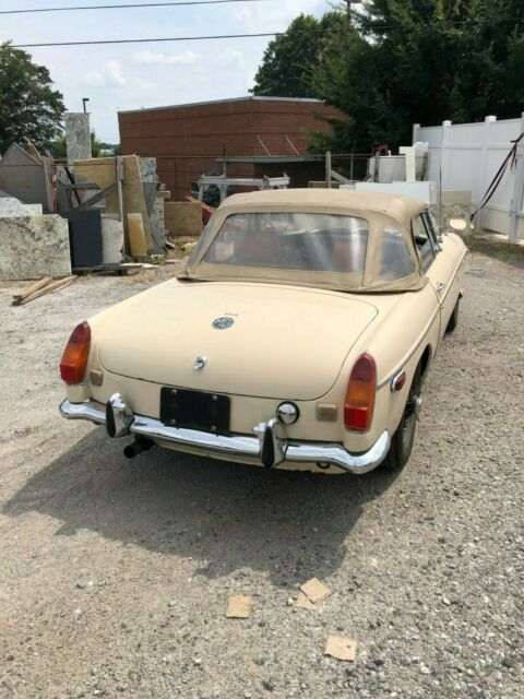 1971 Off White MG MGB Convertible