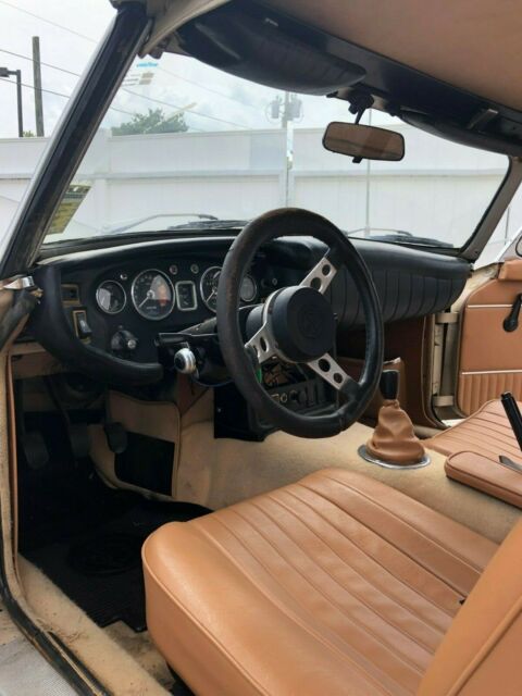 1971 Off White MG MGB Convertible