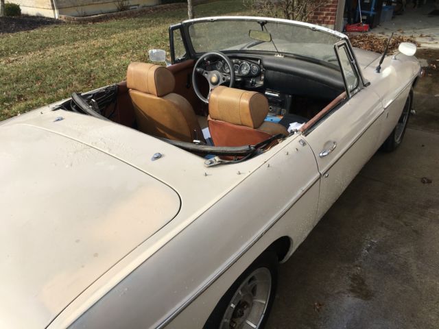 1971 Tan MG MGB Convertible