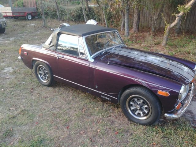 1971 Purple MG MGB Convertible