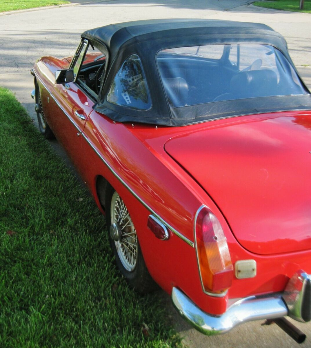 1971 Red MG MGB Convertible