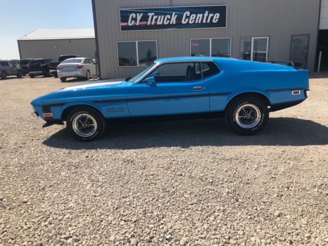 1971 Blue Ford Mustang