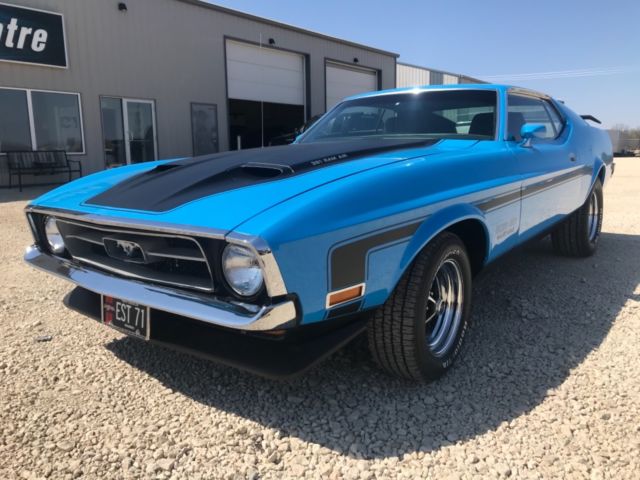 1971 Blue Ford Mustang