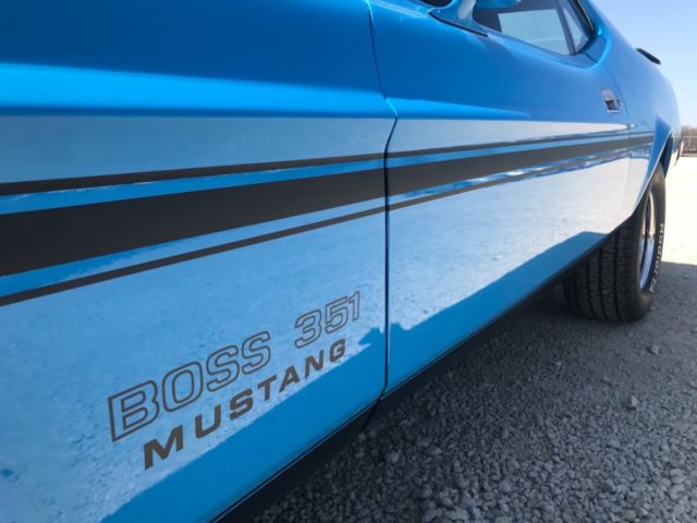 1971 Blue Ford Mustang