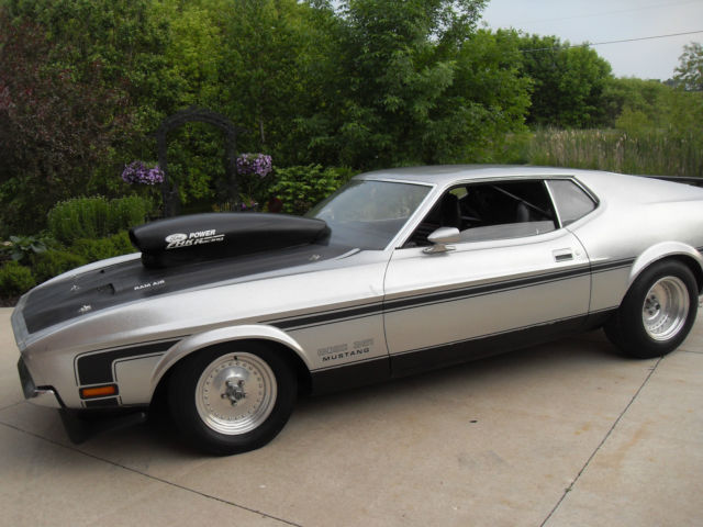 1971 silver Ford Mustang Fastback