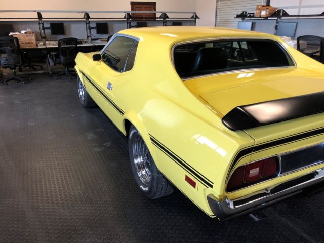 1971 Yellow Ford Mustang Coupe