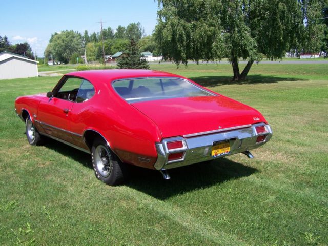 1971 Red Oldsmobile Cutlass Coupe