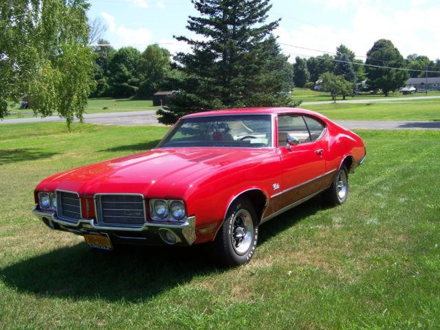 1971 Red Oldsmobile Cutlass Coupe